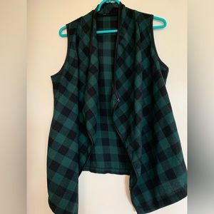 LoveUDear ladies green and black plaid vest, size M